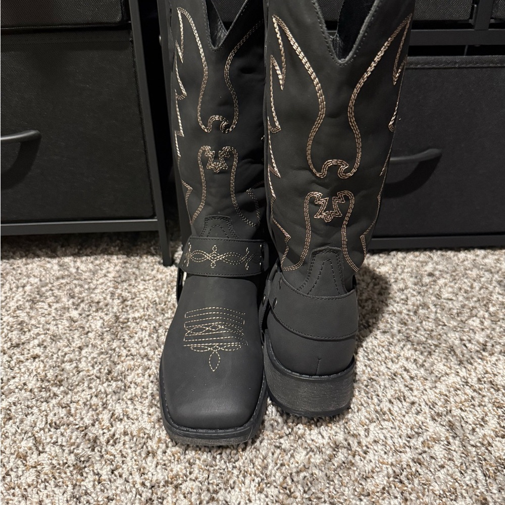 Black Western Embroidered Women's Boots - image 3
